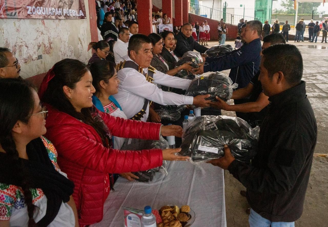 ENTREGA DE UNIFORMES