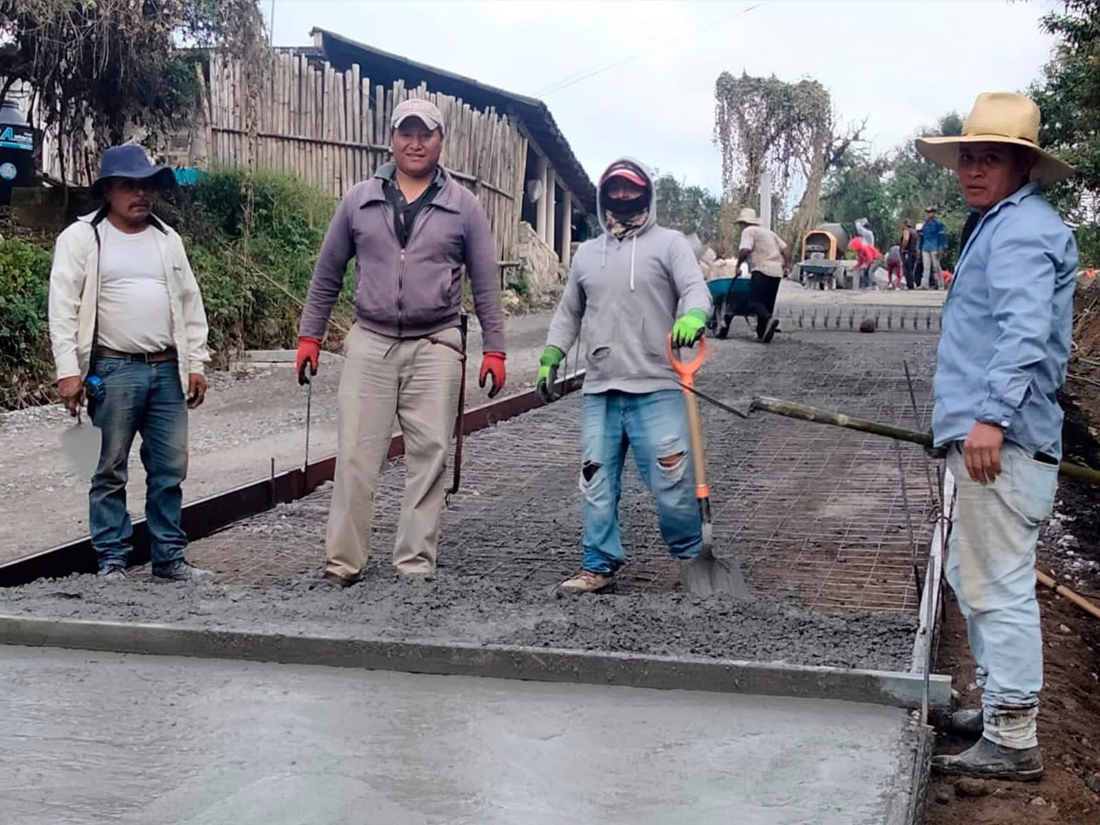 Pavimentación de la carretera San Antonio - Xochitlán