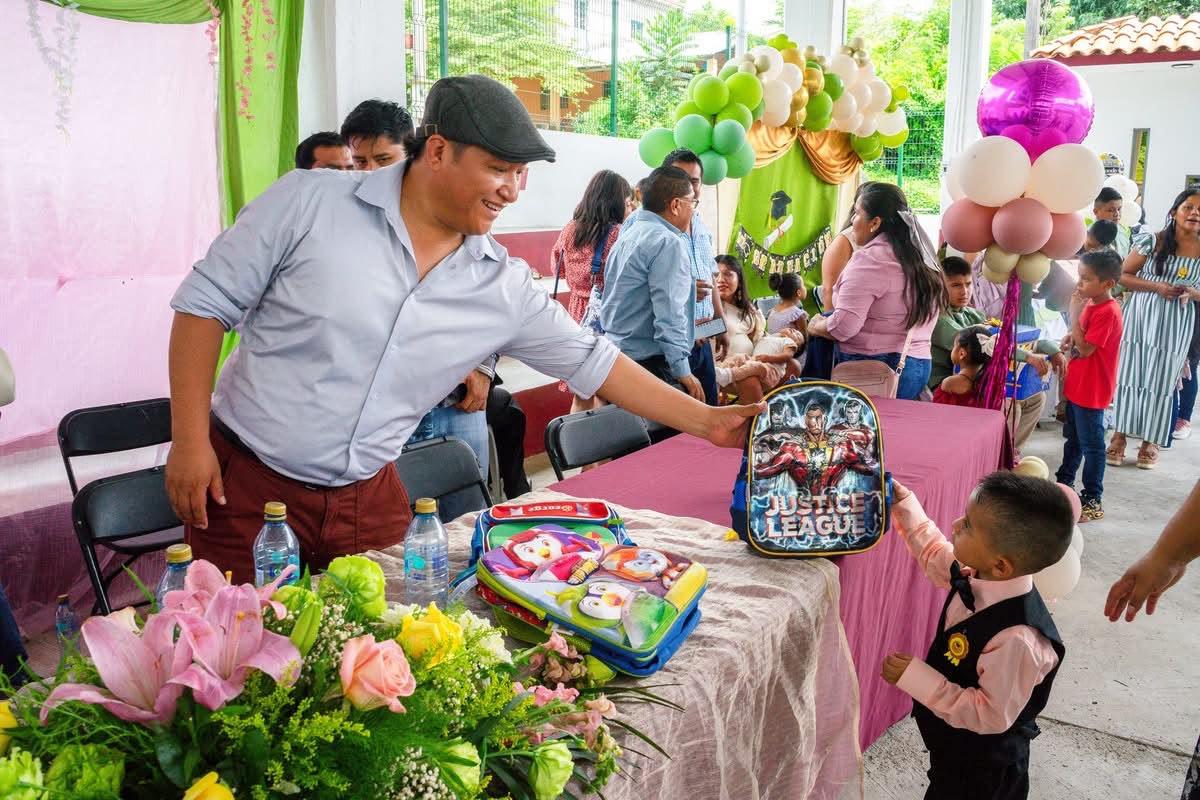 La educación es la semilla que hoy se cultiva para construir el mejor mañana de Zoquiapan. 📚✨